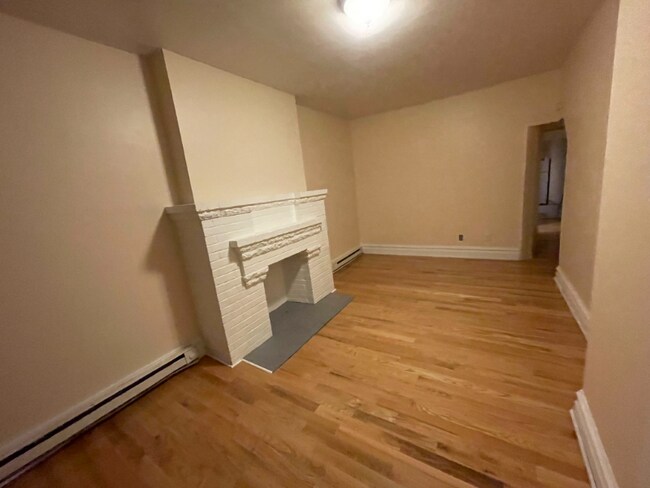 Building Photo - 1110 W Allen St