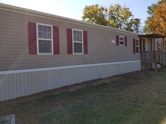 Building Photo - Two Bedroom home