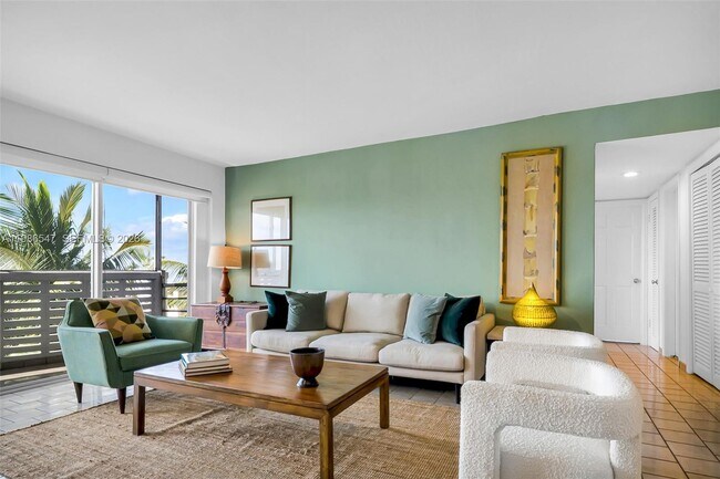 Foto del edificio - 555 Crandon Blvd