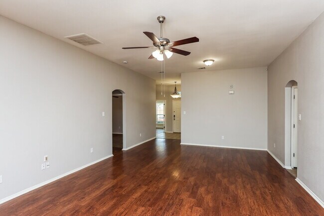 Foto del edificio - 4525 Grainland Ct