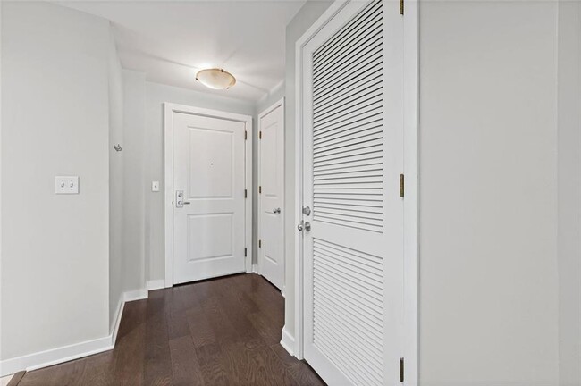 Foto del edificio - 3338 Peachtree Rd NE