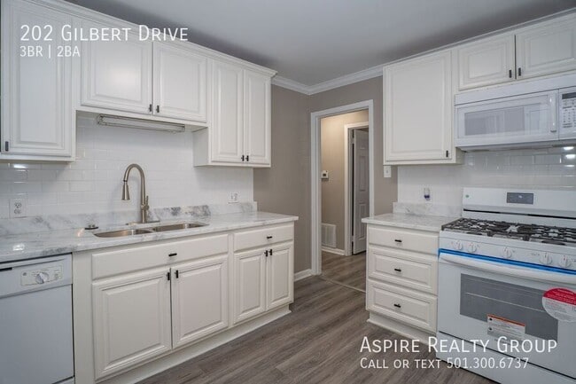 Building Photo - 202 Gilbert Dr