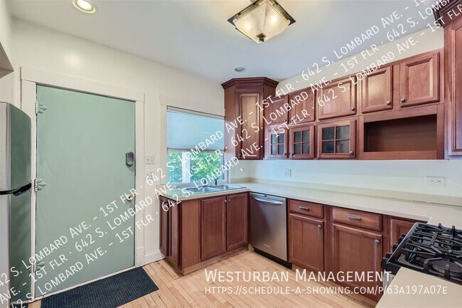 Foto del edificio - Lovely Classic Oak Park Flat!