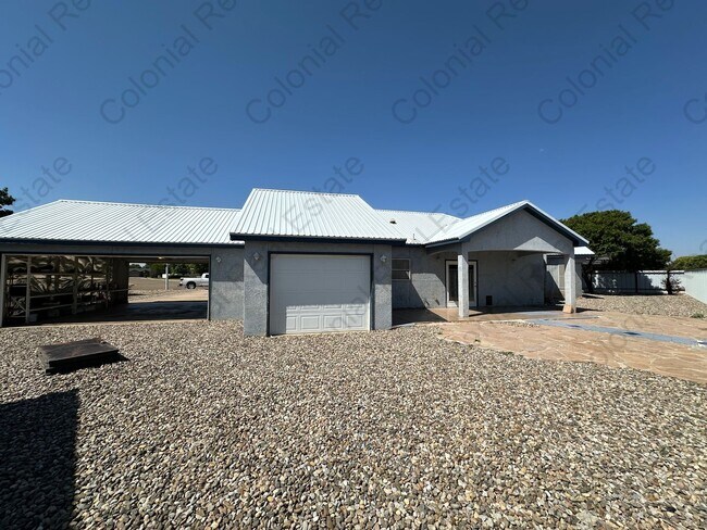 Foto del edificio - Beautiful 3 bedroom 2 bathroom home.