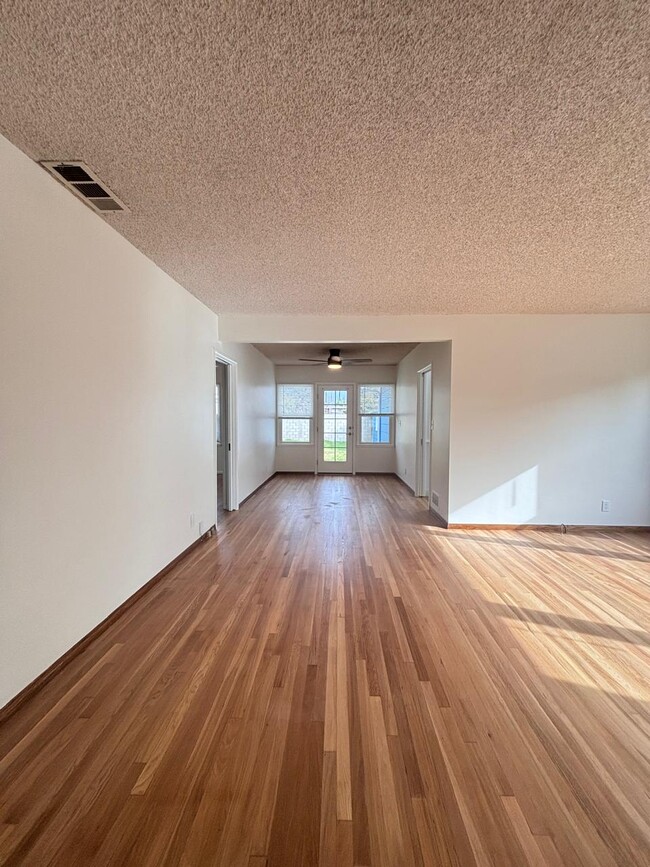 Foto del edificio - 12147 Hallwood Dr