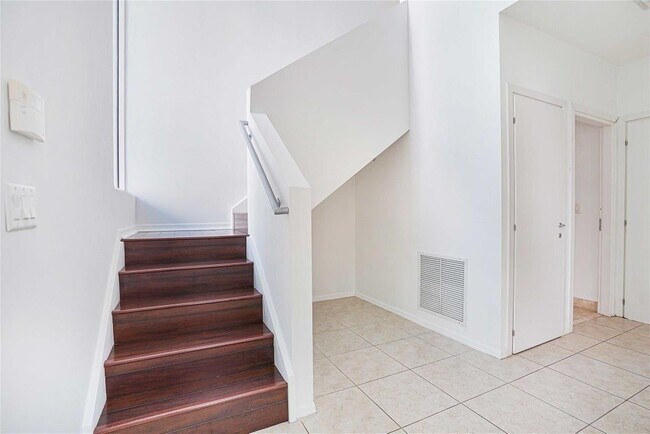 Foto del edificio - 741 NE 4th Ave