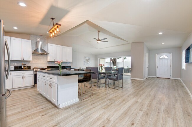 Building Photo - 7270 Ponto Dr