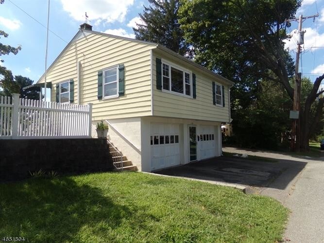 Primary Photo - 217 Park Ave