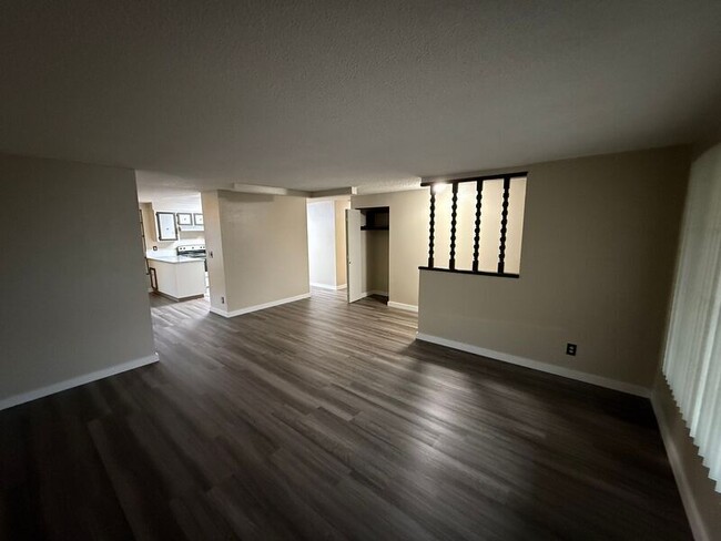 Foto del edificio - 3347 4 Seasons Ct NE