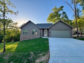 Building Photo - 12 Clifford Ln