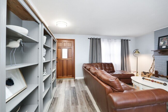 Building Photo - Discover Your Dream Home in Manhattan, KS!