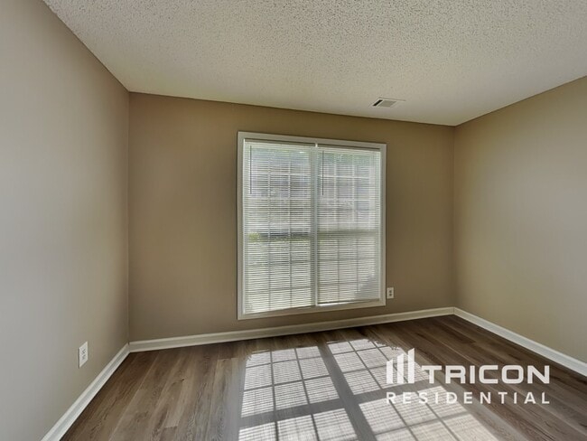 Building Photo - 200 Sasnett Dr