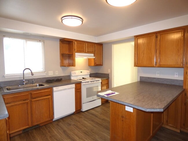 Building Photo - 4250 Terraza Ct NE