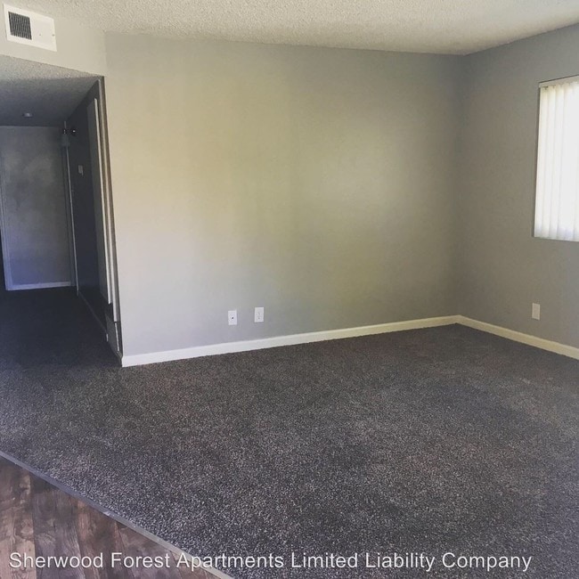 Building Photo - 710-720 Robinhood Dr