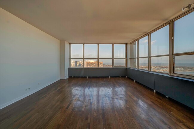 Foto del edificio - 655 W Irving Park Rd