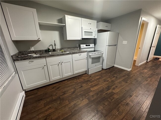 Building Photo - 121 E Main St