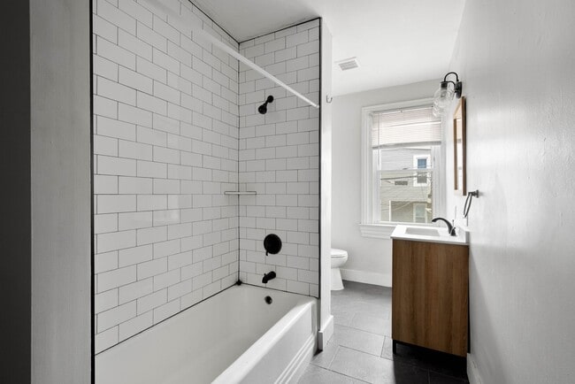 Building Photo - 346 39th St