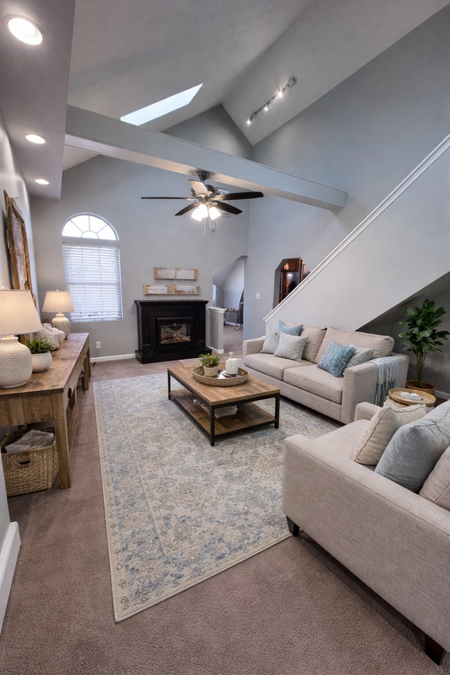 Building Photo - 103 W 2nd St