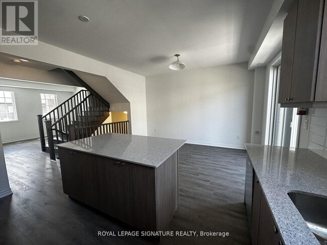 Building Photo - 1259 Lily Cres