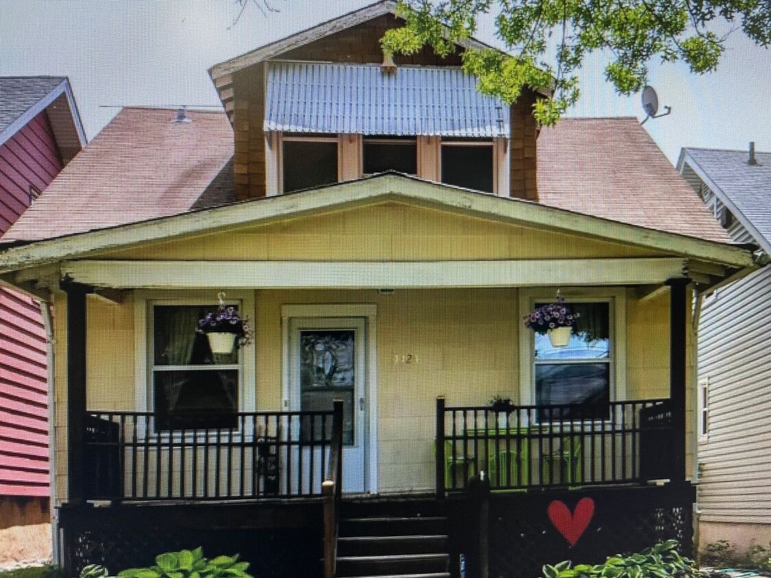 Primary Photo - 4424 Dewey Ave