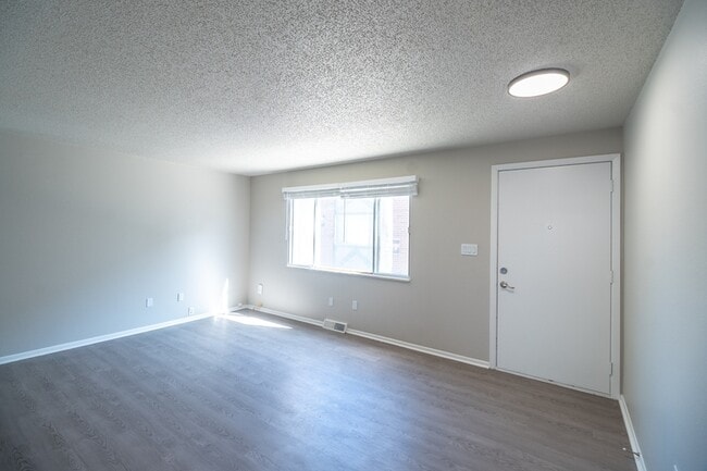 Building Photo - 3035 17th Ave