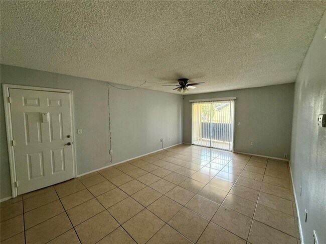 Foto del edificio - 910 Lake Destiny Rd