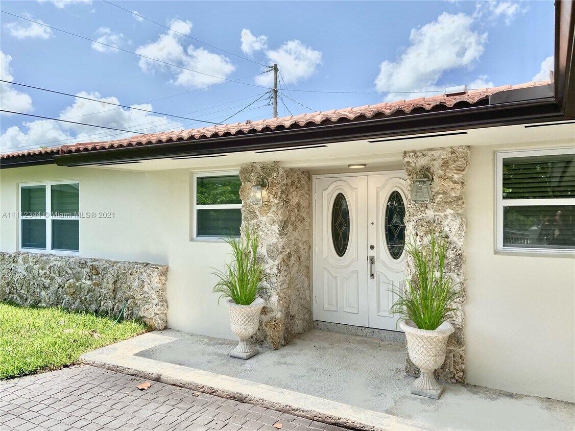 Primary Photo - 4400 SW 89th Ave