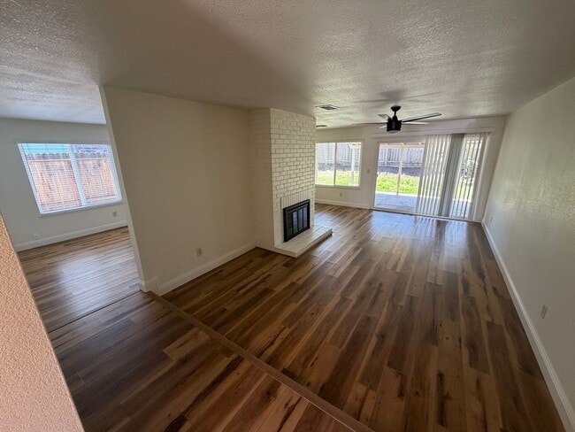 Foto del edificio - 4 Bed / 2 Bath | Rosemont Single Family Home Available