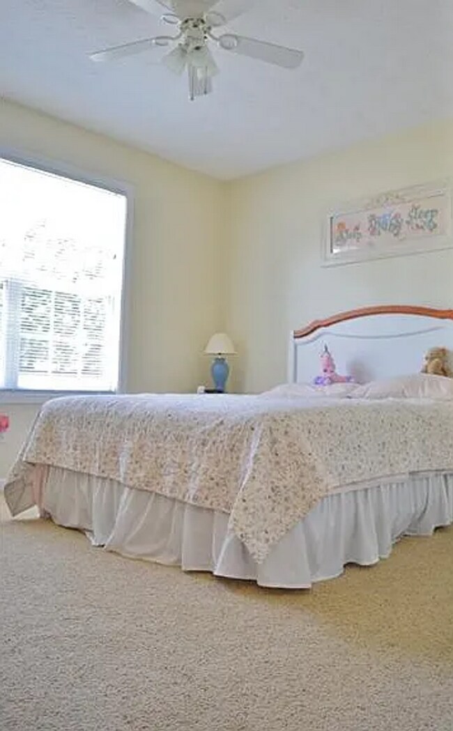 Building Photo - Spacious 3-Bedroom Home with Huge Daylight...