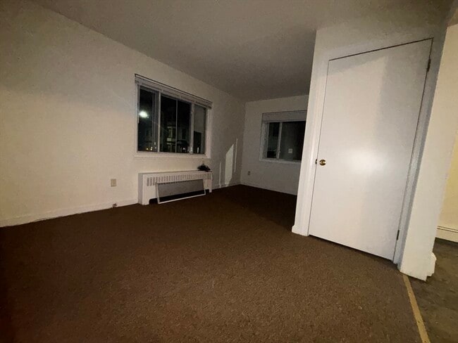 Building Photo - 842 Saratoga St