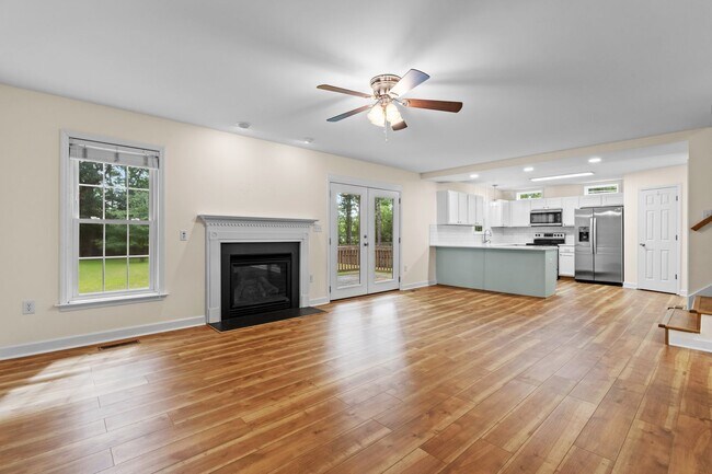 Building Photo - 4 Bedroom 2.5 Bathroom located in Creeks Edge