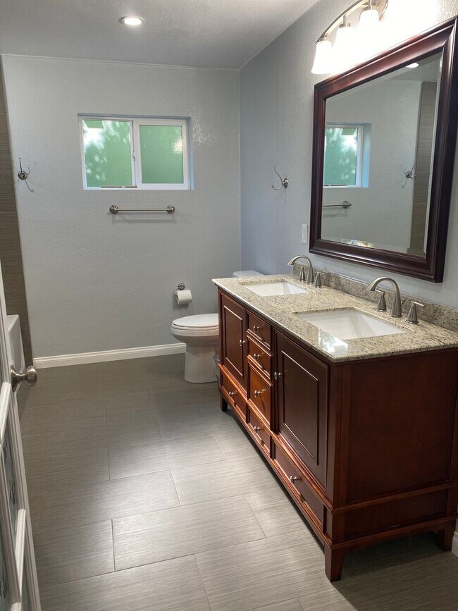 Building Photo - Spacious home in Upper Ojai