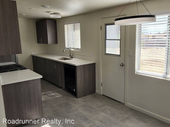 Building Photo - 3 br, 1 bath House - 5647 Chia Ave