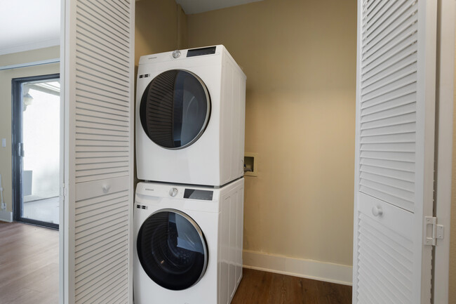 Renovated Package I washer and dryer - eaves Lake Forest