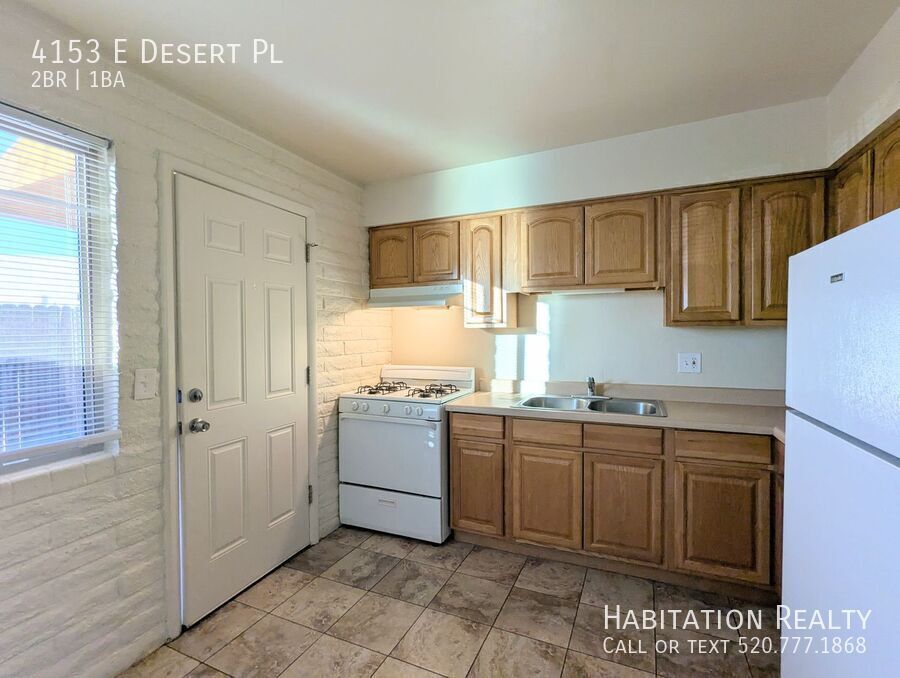 Primary Photo - Delightful 2Bed/1Bath Duplex, near Oak Flo...