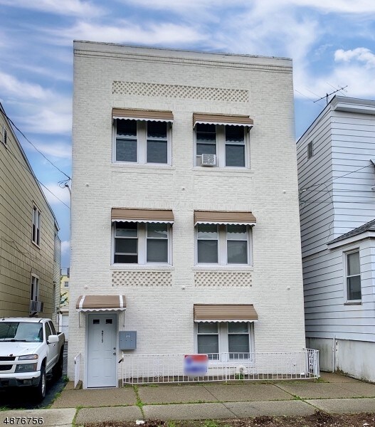 Primary Photo - 279 Belmont Ave
