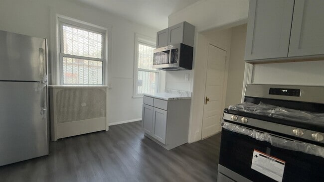 Building Photo - 2521 John F. Kennedy Blvd