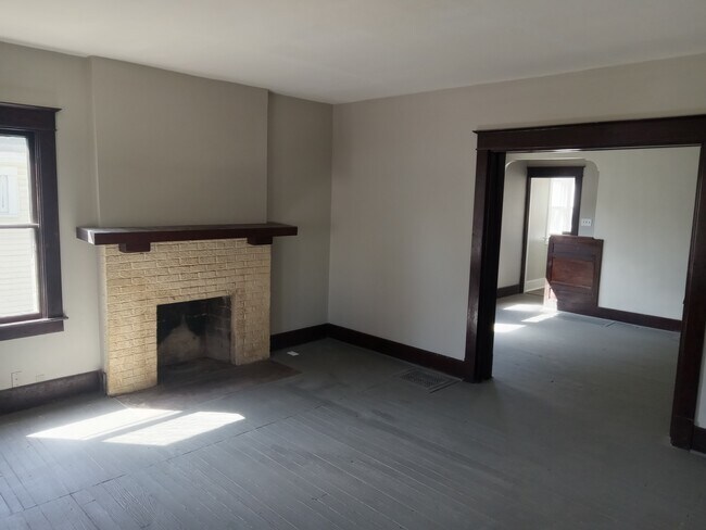 Building Photo - 318 S 18th St