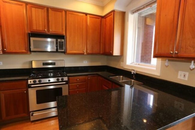 Foto del edificio - 3709 N Southport Ave