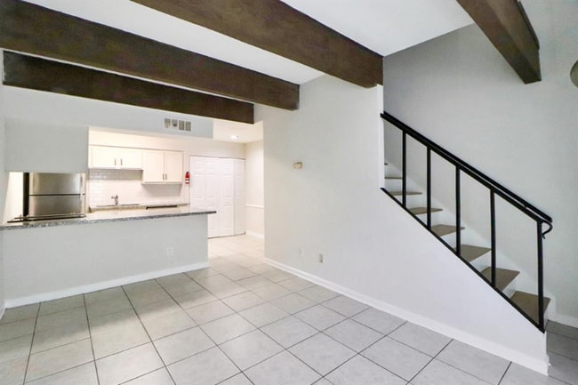 Photo - 5929 Queensloch Dr (Houston, TX) Apartment