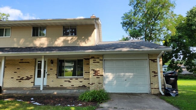Building Photo - 2419 Adler Cir