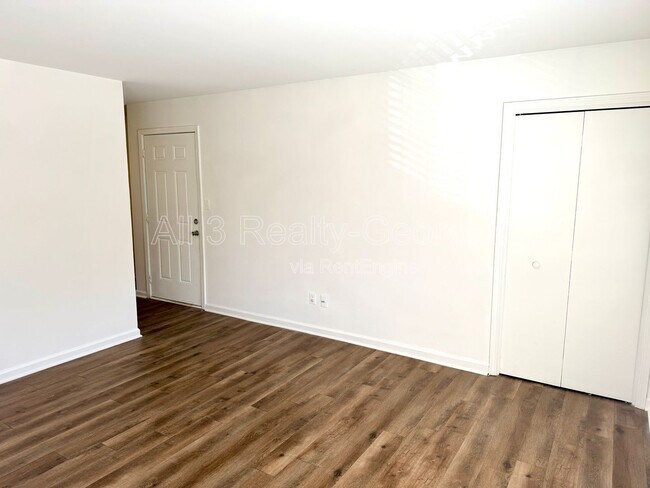 Foto del edificio - 111 W Burke St