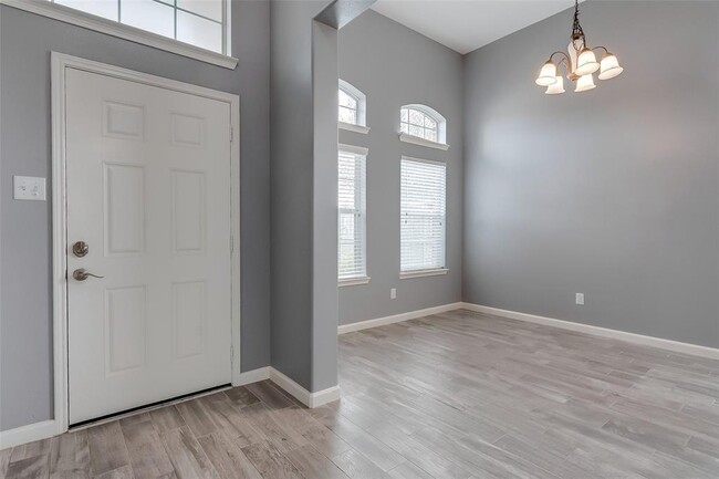 Building Photo - 8930 Willow Wind Ln