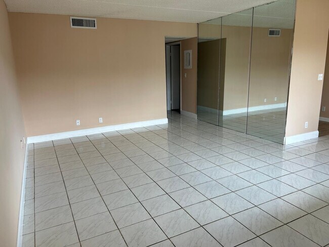 Foto del edificio - 2200 Springdale Blvd