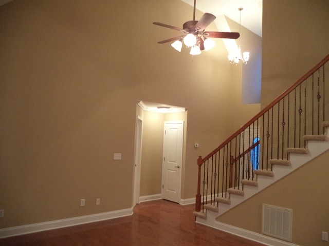 Building Photo - 1127 Hillside Lane