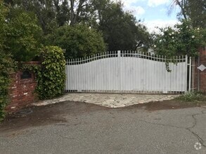 Building Photo - 10255 Kashmere Ln