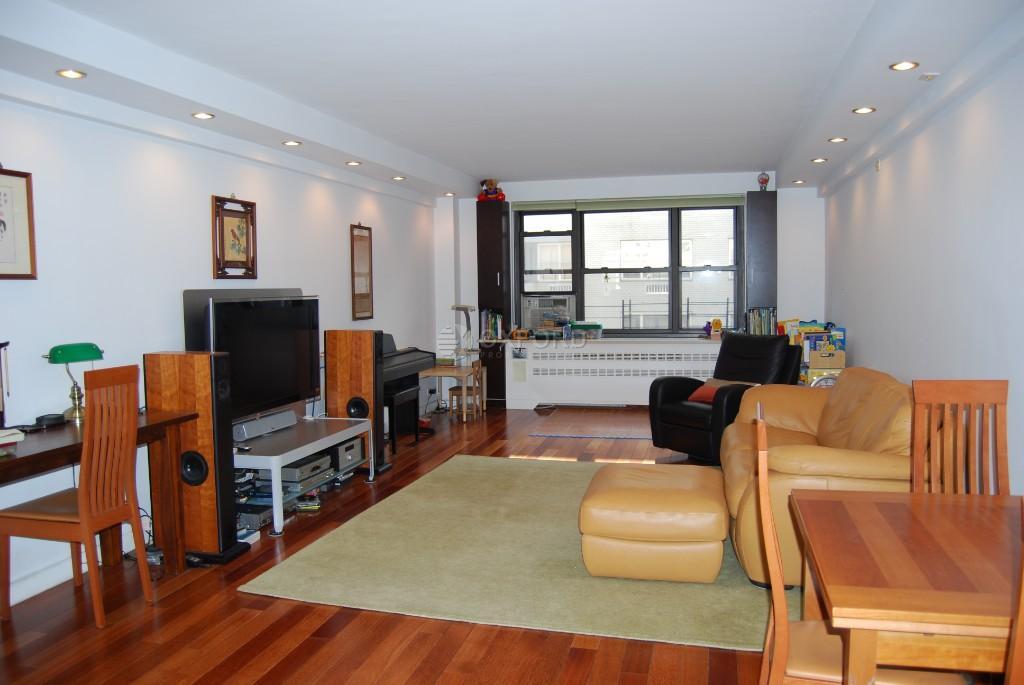 Primary Photo - E 54TH ST.