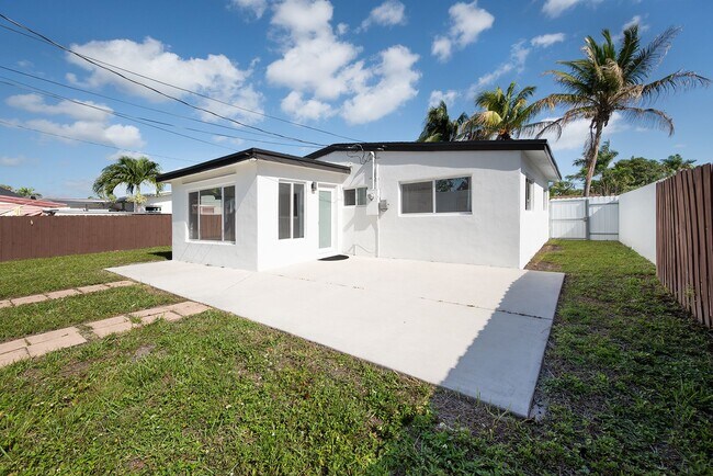 Foto del edificio - 3524 SW 14th St