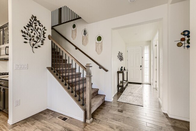 Building Photo - Beautiful 4 bed, 4 bath home is located in the Sierra Ridge neighborhood of Parker