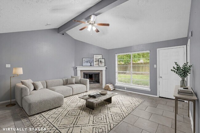 Foto del edificio - 13915 Old Village Ln